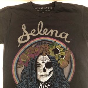 - Selena Gomez Revival Tour 2016 concert shirt